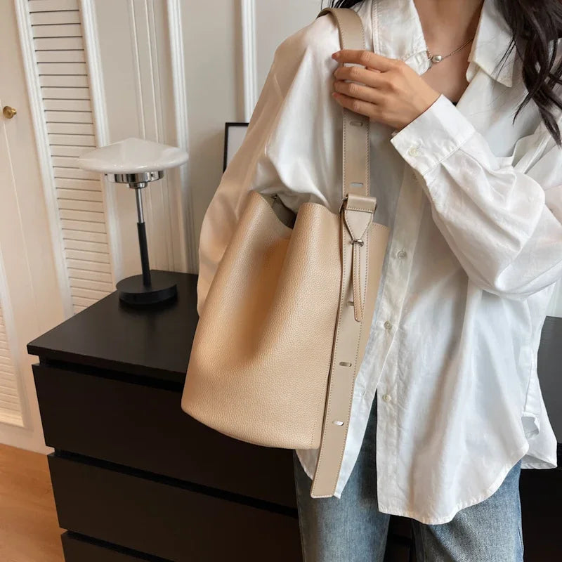 Solid Elegance Leather Bag